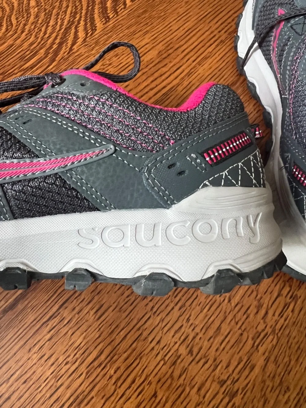 Saucony  Raptor TR Tennis shoes, size 9.5